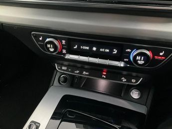 Audi Q5 2.0 TFSIe 50 S line Plug-in S Tronic quattro 17.9kWh (299 ps) - 