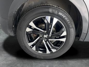 Peugeot E-2008 50kWh Allure Premium (136 ps) - LED - REVERSE CAM - NAV