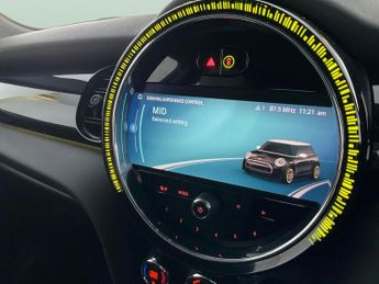 Mini Electric Hatch Cooper SE 32.6kWh Level 2 (184 ps) - INTERIOR LIGHT PACK - NAVIG