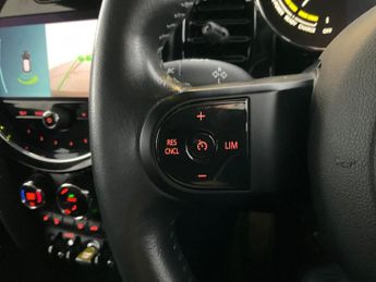Mini Electric Hatch Cooper SE 32.6kWh Level 2 (184 ps) - INTERIOR LIGHT PACK - NAVIG