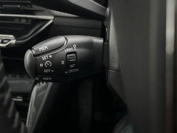 Peugeot E-2008 50kWh Allure Premium (136 ps) - BLUETOOTH - CRUISE - DRIVING MOD