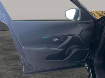 Peugeot E-2008 50kWh Allure Premium (136 ps) - LED - REVERSE CAM - NAV