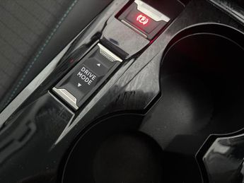 Peugeot E-2008 50kWh Allure Premium (136 ps) - LED - REVERSE CAM - NAV