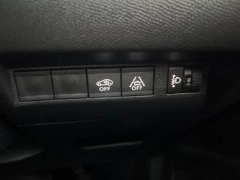 Peugeot E-2008 50kWh Allure Premium (136 ps) - LED - REVERSE CAM - NAV