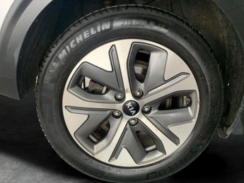 Kia Niro 64kWh 4+ (201 bhp) - HEAT AND COOL SEATS - REVERSE CAM - NAV