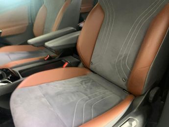 Volkswagen ID.4 Pro Performance 77kWh 1ST Edition (204 ps) - REVERSE CAM - HEATE