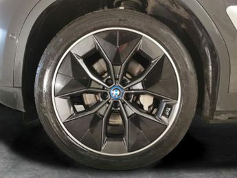 BMW iX3 80kWh Premier Edition (286 ps) - LEATHER - HEATED SEATS