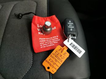 Citroen e-C4 50kWh Shine (136 ps) - REVERSE CAM - HEATED STEERING - BLIND SPO