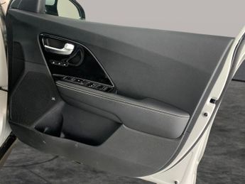 Kia Niro 64kWh 4+ (201 bhp) - HEAT AND COOL SEATS - REVERSE CAM - NAV