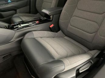 Citroen e-C4 50kWh Shine (136 ps) - REVERSE CAM - HEATED STEERING - BLIND SPO