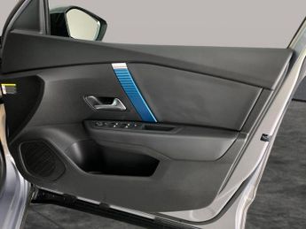 Citroen e-C4 50kWh Shine (136 ps) - REVERSE CAM - HEATED STEERING - BLIND SPO