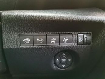 Citroen e-C4 50kWh Shine (136 ps) - REVERSE CAM - HEATED STEERING - BLIND SPO