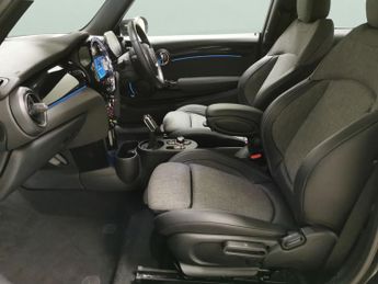 Mini Electric Hatch Cooper SE 32.6kWh Level 2 (184 ps) - REVERSE CAM - NAV - HEATED 