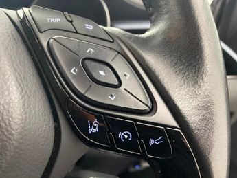 Toyota C-HR 1.8 VVT-h Design CVT (122 ps) - HEATED SEATS - LANE DEPARTURE AL