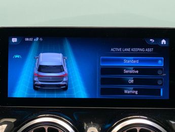 Mercedes-Benz EQA EQA 250+ 70.5kWh AMG Line (190 ps) - ADAPTIVE LIGHTS - HEATED LE