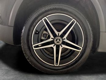 Mercedes-Benz EQA EQA 250+ 70.5kWh AMG Line (190 ps) - ADAPTIVE LIGHTS - HEATED LE