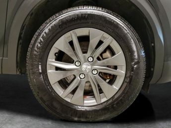 Peugeot E-2008 50kWh Active Premium (136 ps) - CRUISE - SPEED LIMIT RECOG - AIR