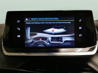 Peugeot E-2008 50kWh Active Premium (136 ps) - CRUISE - SPEED LIMIT RECOG - AIR