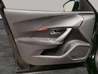 Peugeot E-2008 50kWh Active Premium (136 ps) - CRUISE - SPEED LIMIT RECOG - AIR