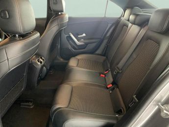 Mercedes-Benz A Class 1.5 A180d Sport 7G-DCT (116 ps) - HEATED SEATS - COMFORT PACK