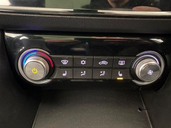 MG MG ZS 44.5kWh Exclusive (143 ps) - HEATED SEATS - NAV - BLIND SPOT ASS