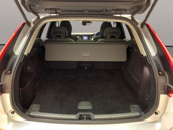 Volvo XC60 2.0 T5 Inscription Pro AWD (250 ps) - INTELLISAFE SURROUND - DAR