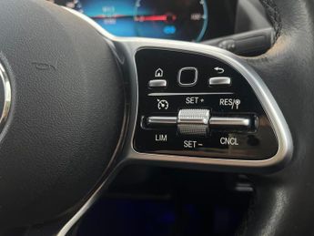 Mercedes-Benz EQA EQA 250+ 70.5kWh Sport (190 ps) - NAV - HEATED LEATHER - MIRROR 