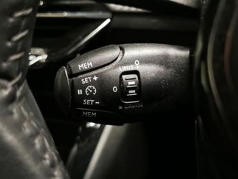 Peugeot E-2008 50kWh Active Premium (136 ps) - CRUISE - SPEED LIMIT RECOG - AIR