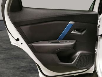 Citroen e-C4 50kWh Shine Plus (136 ps) - HEATED STEERING - BLIND SPOT ASSIST 