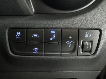 Hyundai Kona 64kWh Premium (7kW Charger) (204 ps) - NAV - BLIND SPOT ASSIST