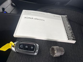 Hyundai Kona 64kWh Premium (7kW Charger) (204 ps) - NAV - BLIND SPOT ASSIST