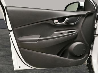 Hyundai Kona 64kWh Premium (10.5kW Charger) (204 ps) - HEATED SEATS - HEATED 