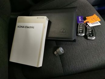 Hyundai Kona 64kWh Premium (10.5kW Charger) (204 ps) - HEATED SEATS - HEATED 