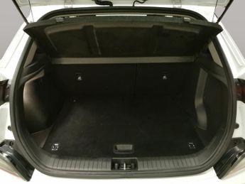 Hyundai Kona 64kWh Premium (10.5kW Charger) (204 ps) - HEATED SEATS - HEATED 