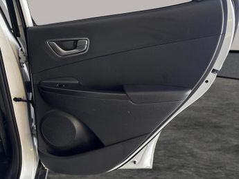 Hyundai Kona 64kWh Premium (7kW Charger) (204 ps) - NAV - BLIND SPOT ASSIST