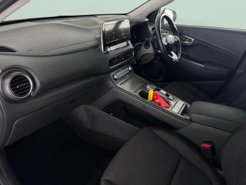 Hyundai Kona 64kWh Premium (7kW Charger) (204 ps) - NAV - BLIND SPOT ASSIST