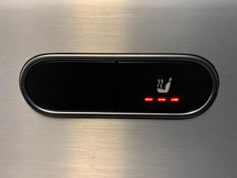 Mercedes-Benz EQA EQA 250+ 70.5kWh AMG Line (190 ps) - ADAPTIVE LIGHTS - HEATED LE