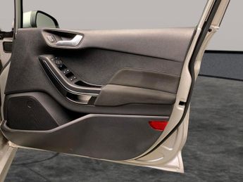 Ford Fiesta 1.0T EcoBoost MHEV ST-Line DCT (125 ps) - NAV - LANE DEPARTURE  