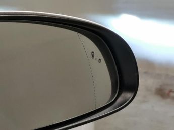 Hyundai Kona 64kWh Premium (10.5kW Charger) (204 ps) - HEATED SEATS - HEATED 