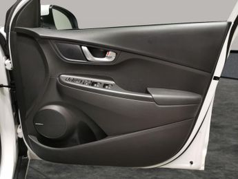 Hyundai Kona 64kWh Premium (10.5kW Charger) (204 ps) - HEATED SEATS - HEATED 