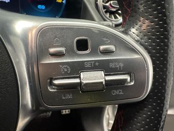 Mercedes-Benz EQA EQA 250 66.5kWh AMG Line (190 ps) - ADAPTIVE LIGHTS - HEATED LEA