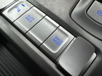 Hyundai Kona 64kWh Premium (7kW Charger) (204 ps) - NAV - BLIND SPOT ASSIST