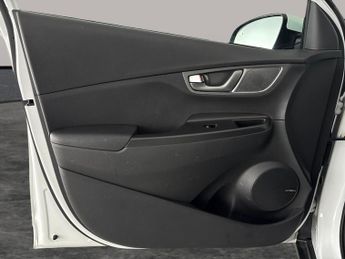 Hyundai Kona 64kWh Premium (7kW Charger) (204 ps) - NAV - BLIND SPOT ASSIST