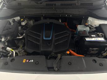Hyundai Kona 64kWh Premium (7kW Charger) (204 ps) - NAV - BLIND SPOT ASSIST
