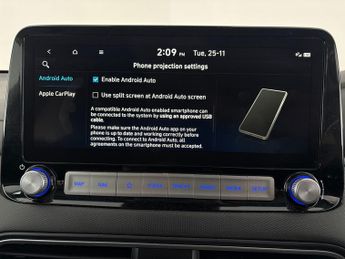 Hyundai Kona 64kWh Premium (7kW Charger) (204 ps) - NAV - BLIND SPOT ASSIST