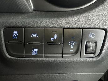 Hyundai Kona 64kWh Premium (7kW Charger) (204 ps) - NAV - BLIND SPOT ASSIST