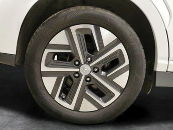 Hyundai Kona 64kWh Premium (10.5kW Charger) (204 ps) - HEATED SEATS - HEATED 