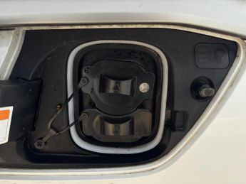 Hyundai Kona 64kWh Premium (7kW Charger) (204 ps) - NAV - BLIND SPOT ASSIST