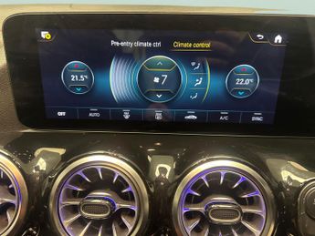 Mercedes-Benz EQA EQA 250 66.5kWh AMG Line (190 ps) - ADAPTIVE LIGHTS - HEATED LEA