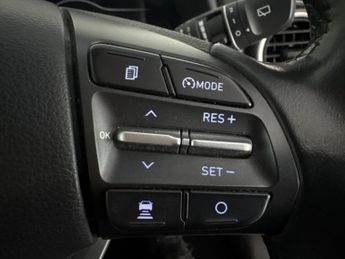 Hyundai Kona 64kWh Premium (7kW Charger) (204 ps) - NAV - BLIND SPOT ASSIST